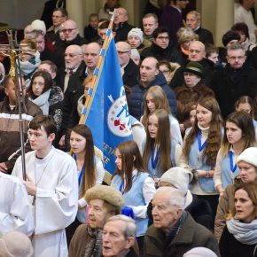 przyjęcie marianek i poświęcenie sztandaru (1)