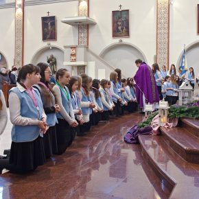 przyjęcie marianek i poświęcenie sztandaru (14)