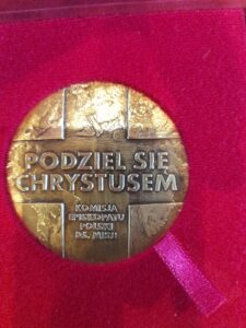 medal dla pani krystyny malickiej (7)